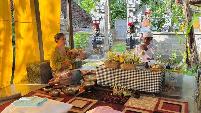 Cultural Bali with woman - Myladytrip.com